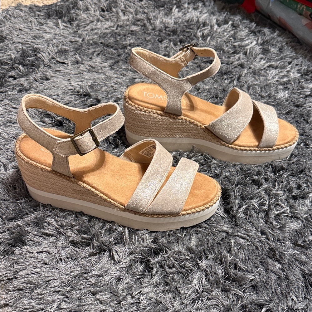 TOMS Women's Gold Wedge Sandals